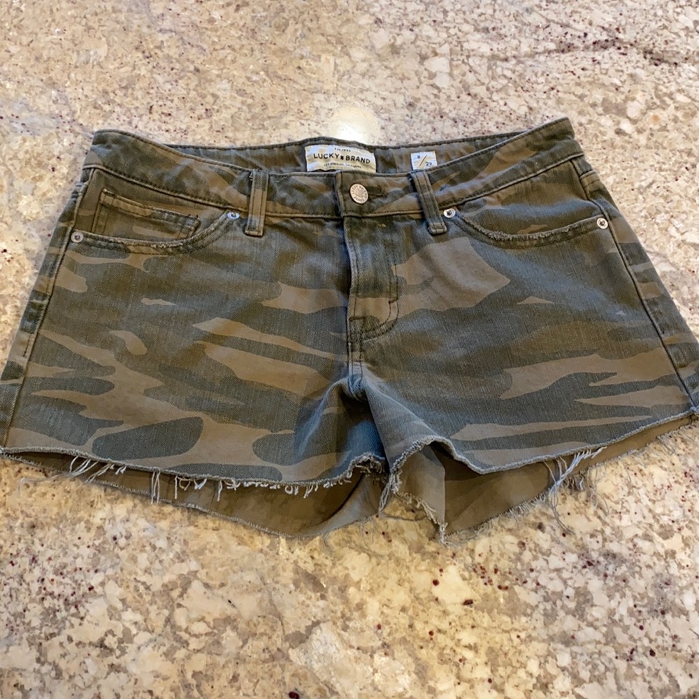 Green Camo Lucky Brand shorts!